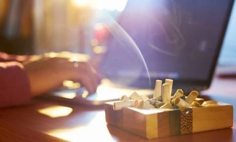 elfbar nachfüll pod läuft aus Cigarette électronique : huit conseils pour arrêter la vape main image 1