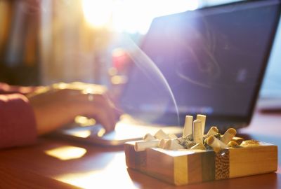 Interdiction de fumer et de vapoter en entreprise : ce que prévoit la loi