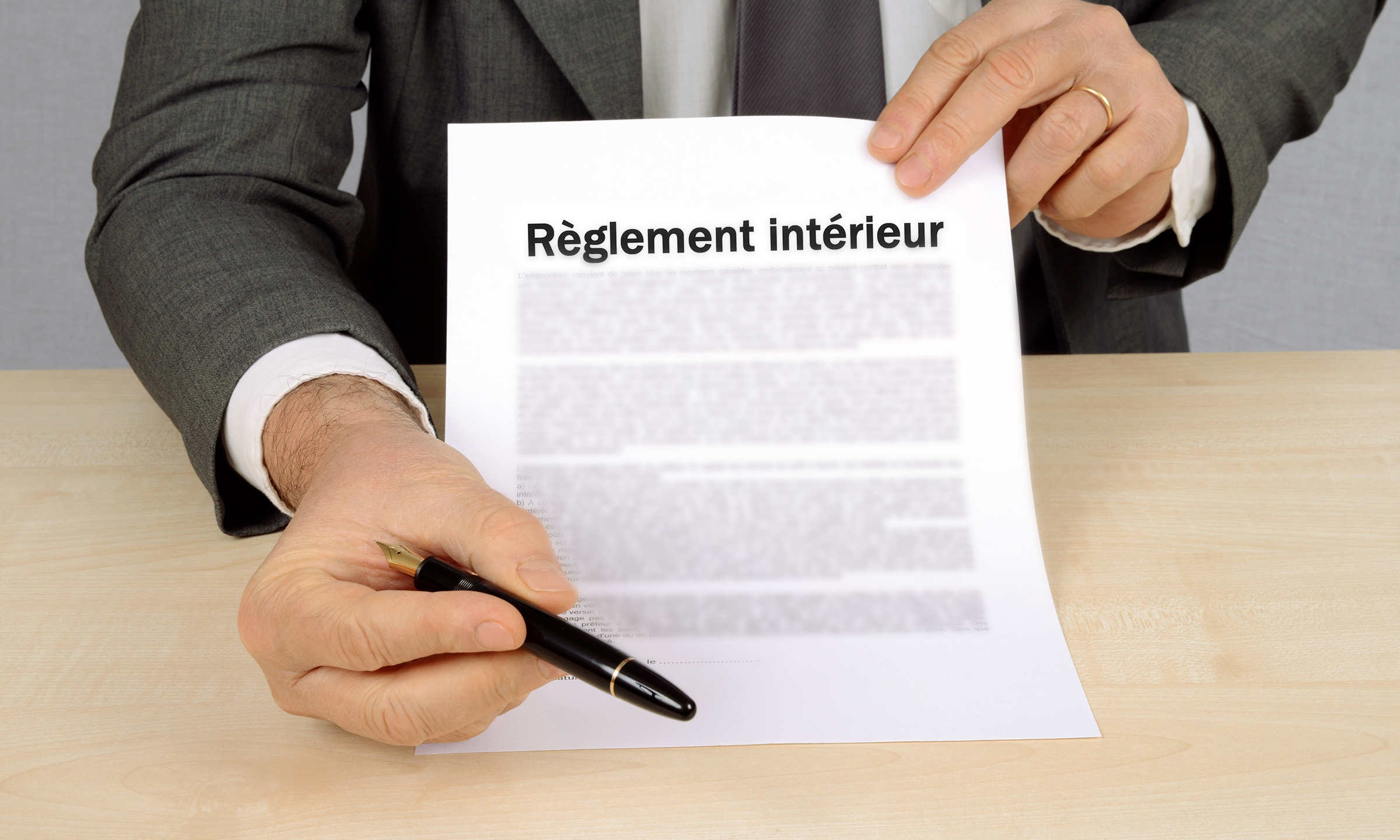 Comment est élaboré le règlement intérieur ?